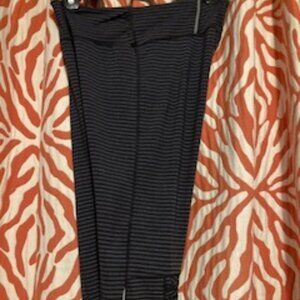 Dark Gray Capris Leggings, ruched calves, reflective seams, back key pocket, Sm.